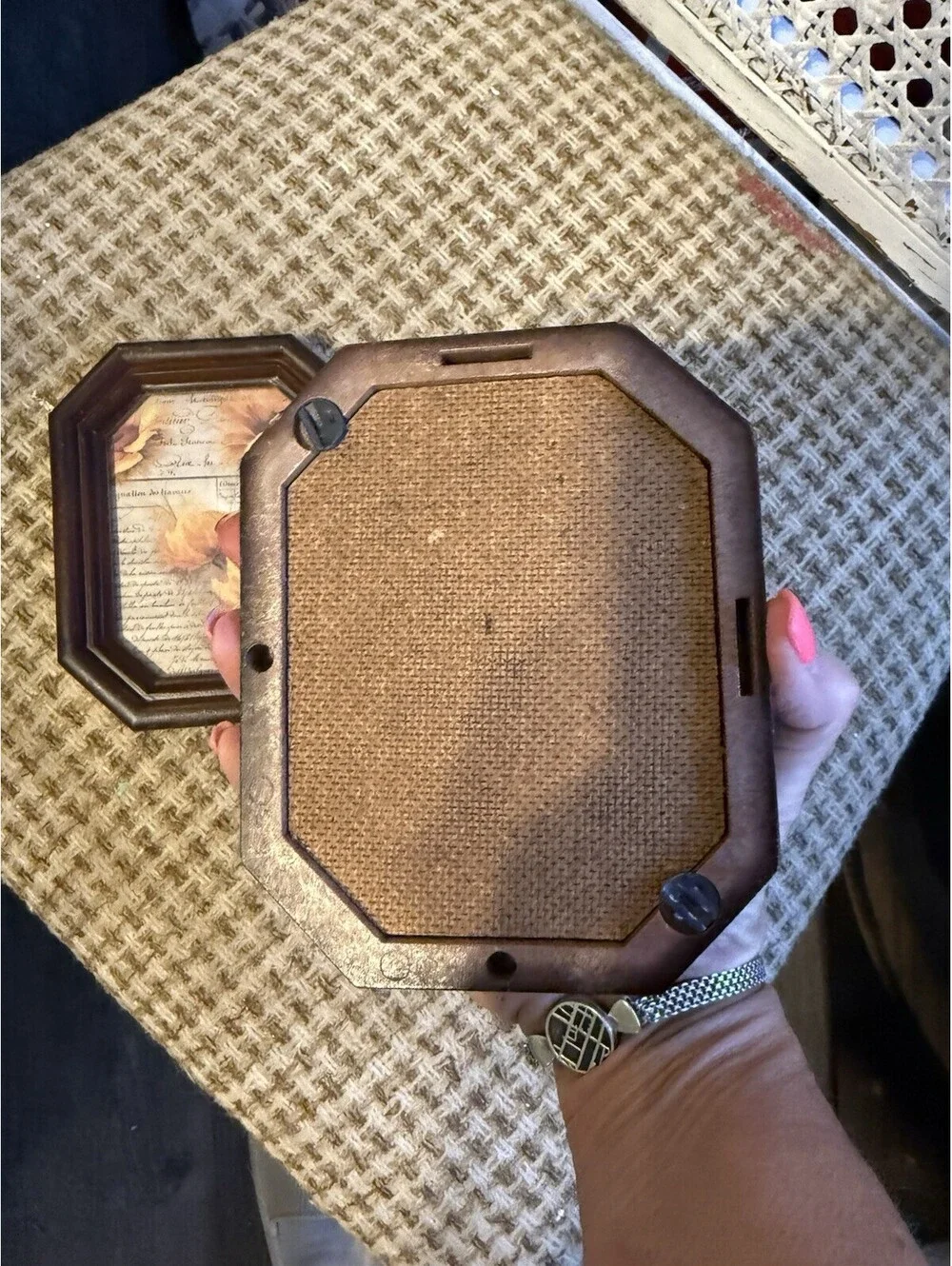Set Of 2 Vintage wood frames with sun flower prints. 3x5, can be changed out
